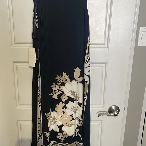 Dress - Picture 3 of 5